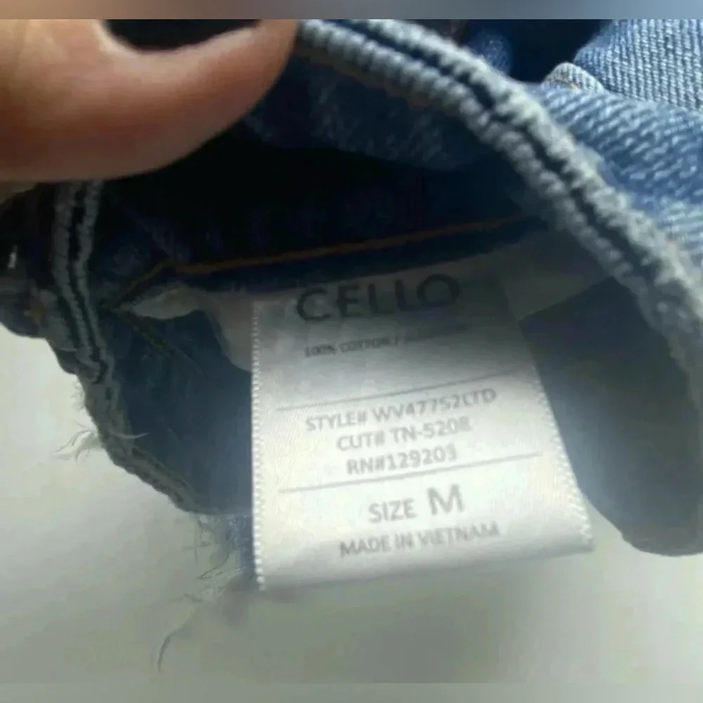 Cello Distressed Crossover Jean Shorts M - Picture 4 of 4